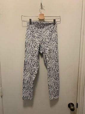 DYI Black & White Marble High-Waist Capri Leggings